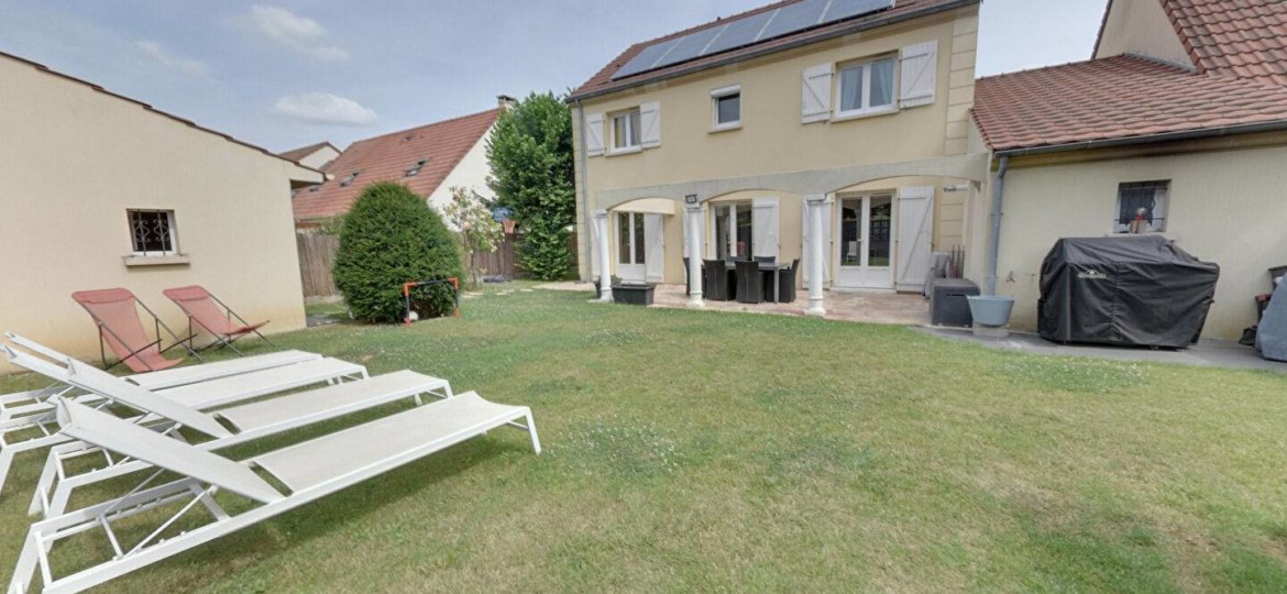 Maison à Roissy-en-Brie 126m²  1
