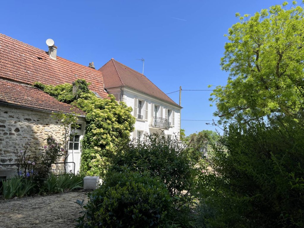 Maison à TOURNAN EN BRIE 270m²  1