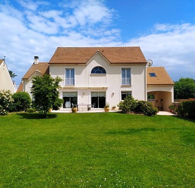 Maison à Favières 230m²  1