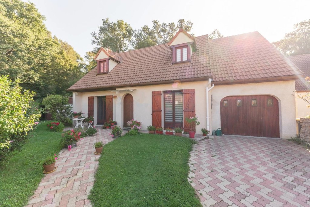 Maison à Roissy-en-Brie 122m²  1