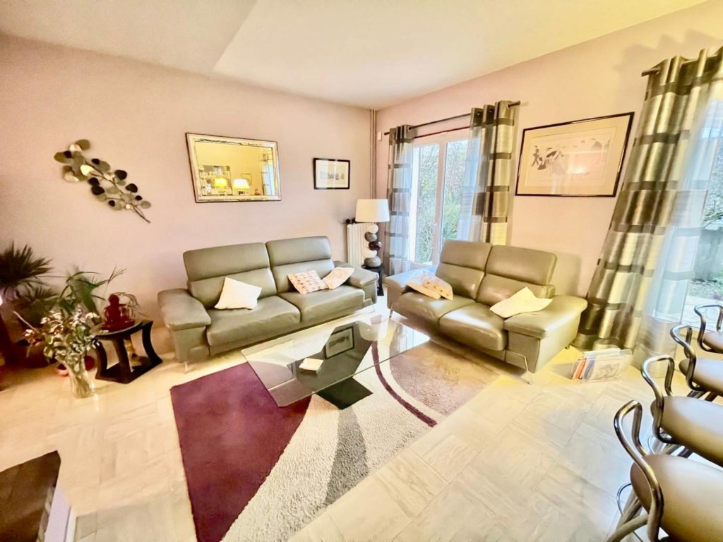 Maison à Pontault-Combault 142m²  1