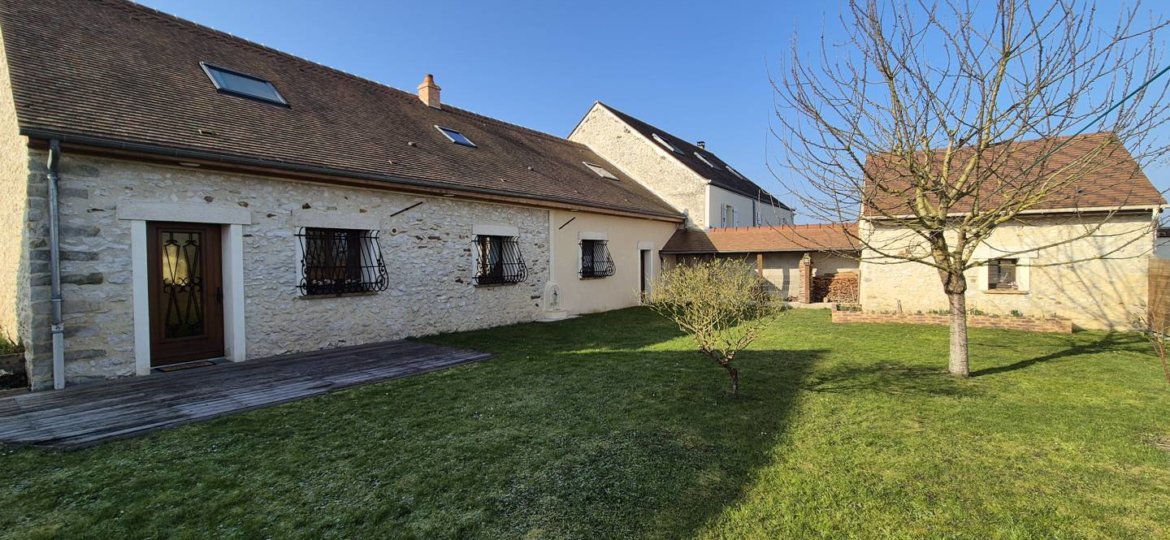 Maison à Jouy-le-Châtel 192m²  1