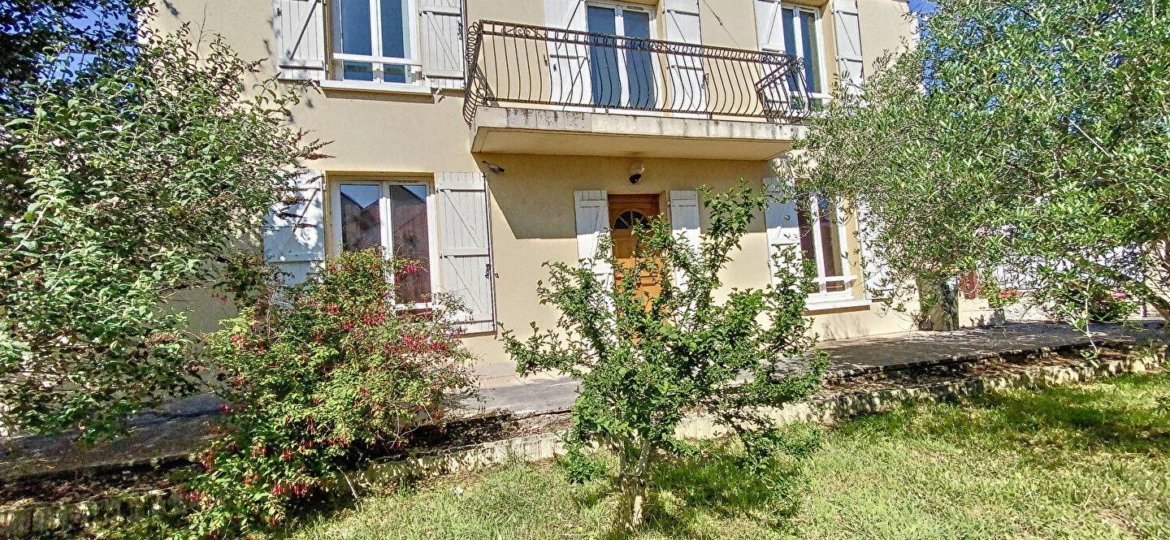 Maison à Roissy-en-Brie 141m² 1 1