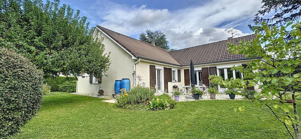 Maison à Ozoir-la-Ferrière 141m² 1 1