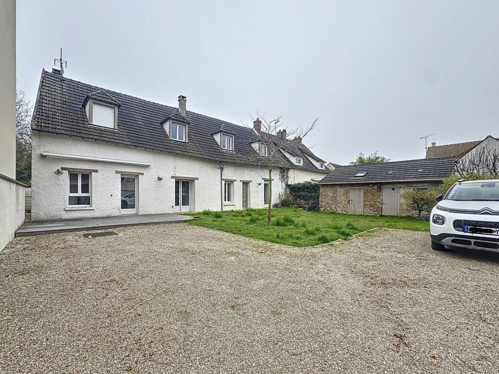 Maison à Favières 168m²  1