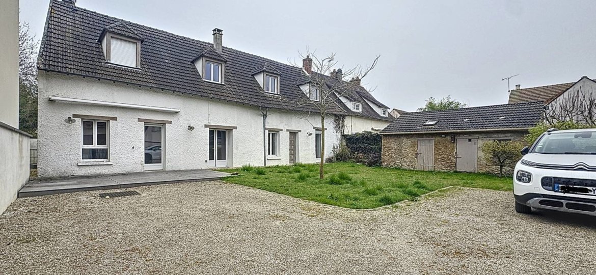 Maison à Favières 168m²  1