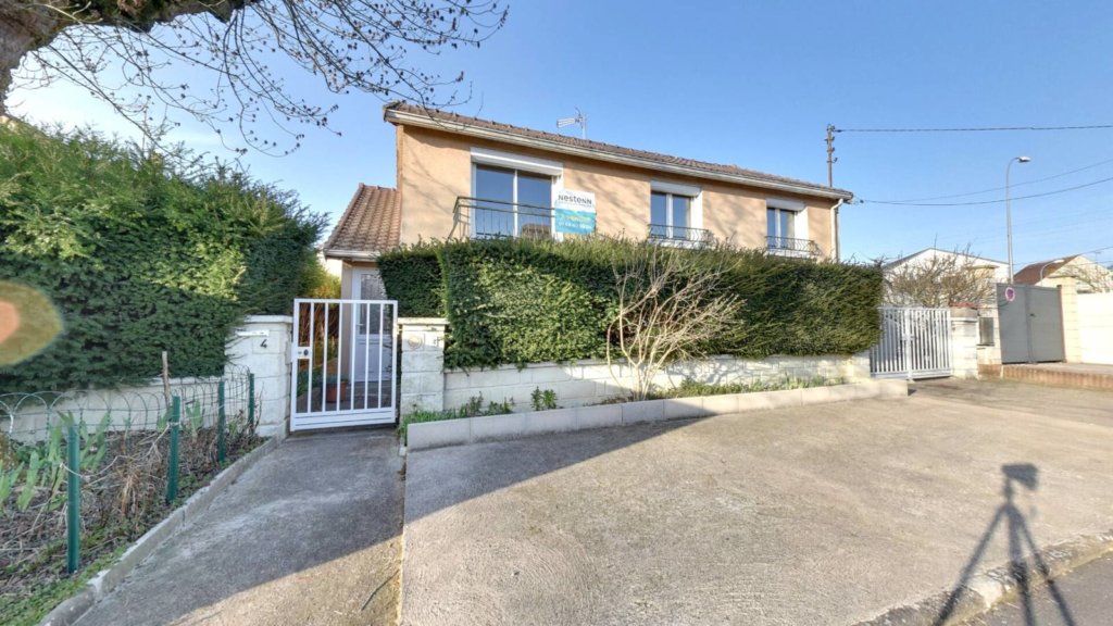 Maison à Roissy-en-Brie 98m²  1