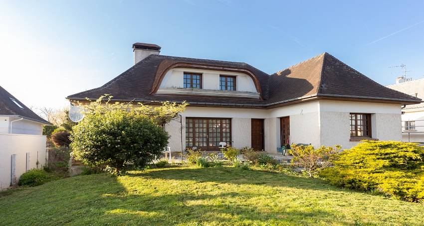 Maison à LA QUEUE EN BRIE 140m²  1