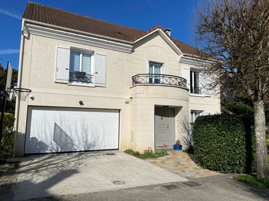 Maison à Chevry-Cossigny 215m²  1