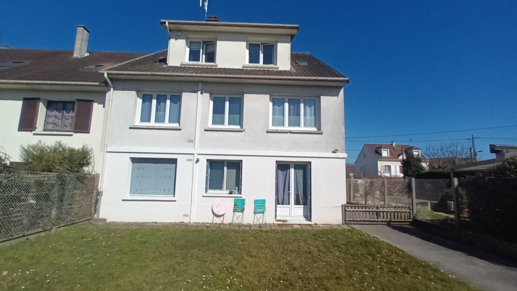 Maison à Ozoir-la-Ferrière 250m²  1