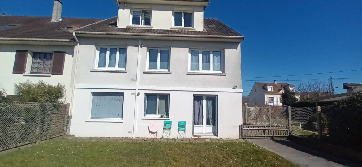 Maison à Ozoir-la-Ferrière 250m²  1