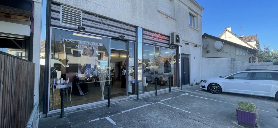 Industriel & commercial à Ozoir-la-Ferrière m²  1