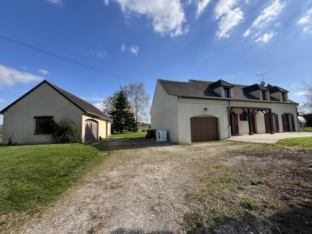 Maison à Jouy-le-Châtel 225m²  1