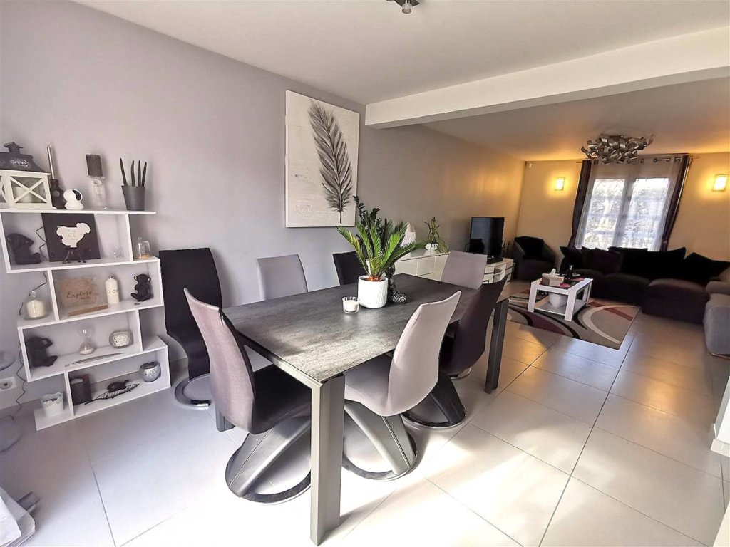 Maison à Roissy-en-Brie 132m²  1