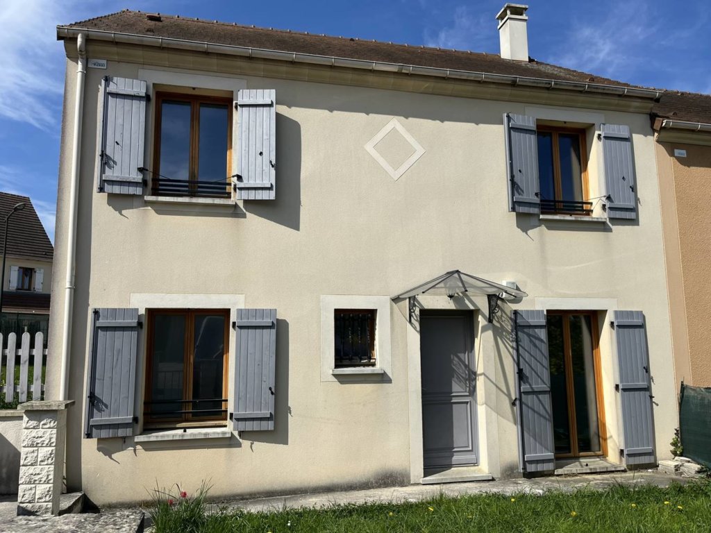 Maison à LA FERTE GAUCHER 90m²  1
