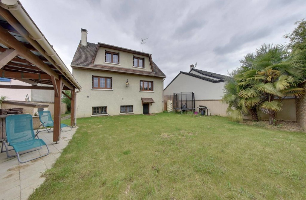Maison à Ozoir-la-Ferrière 197m²  1