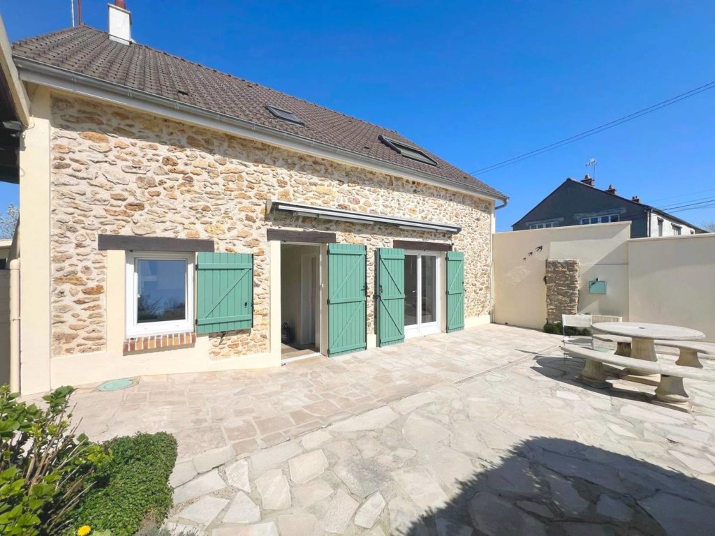 Maison à Liverdy-en-Brie 200m²  1