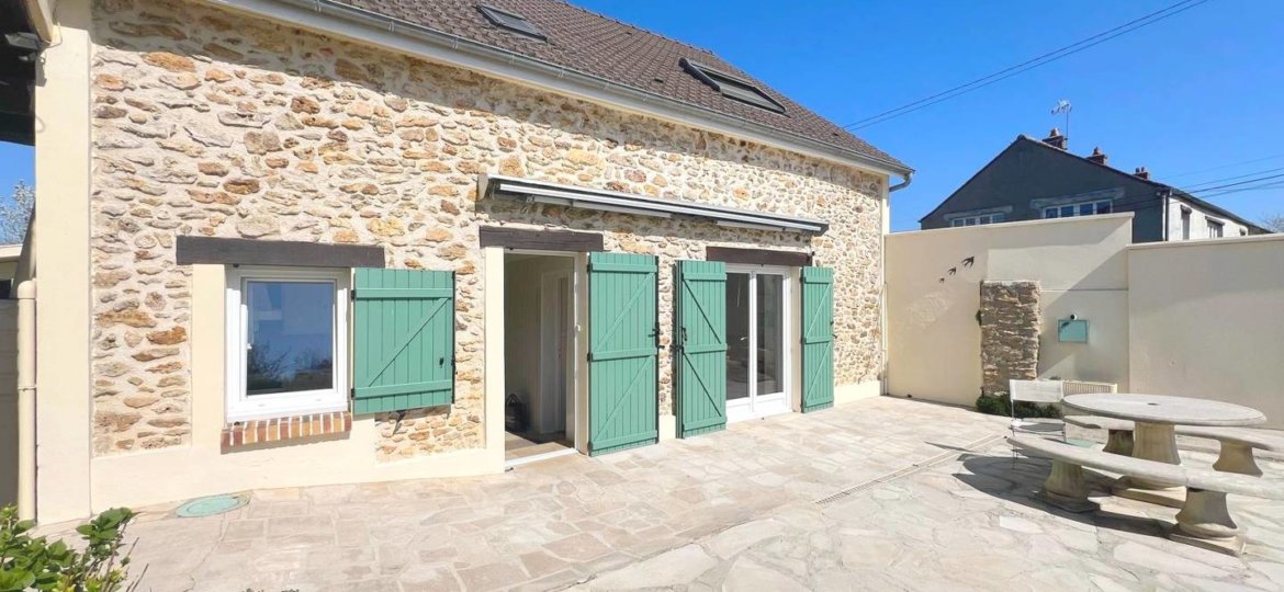 Maison à Liverdy-en-Brie 200m²  1