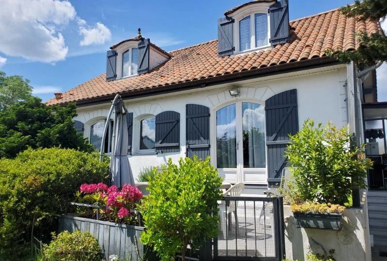 Maison à La Queue-en-Brie 150m²  1