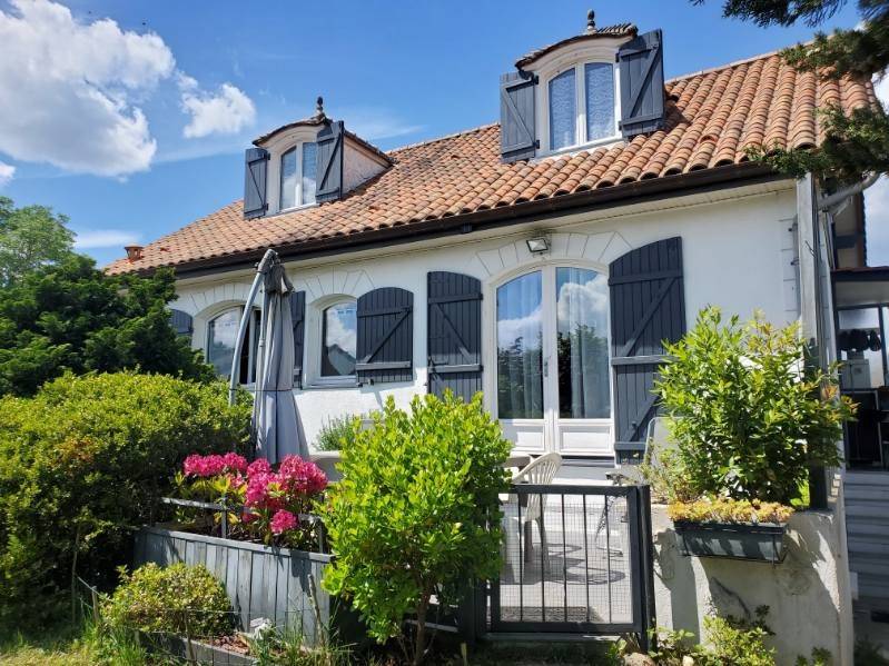 Maison à La Queue-en-Brie 150m²  1