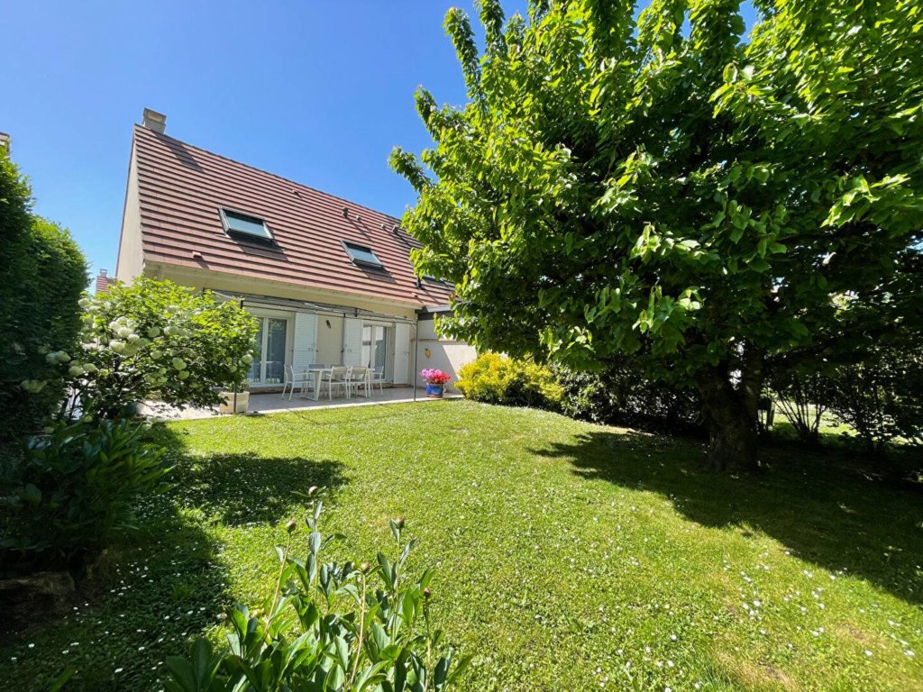 Maison à Chevry-Cossigny 94m²  1