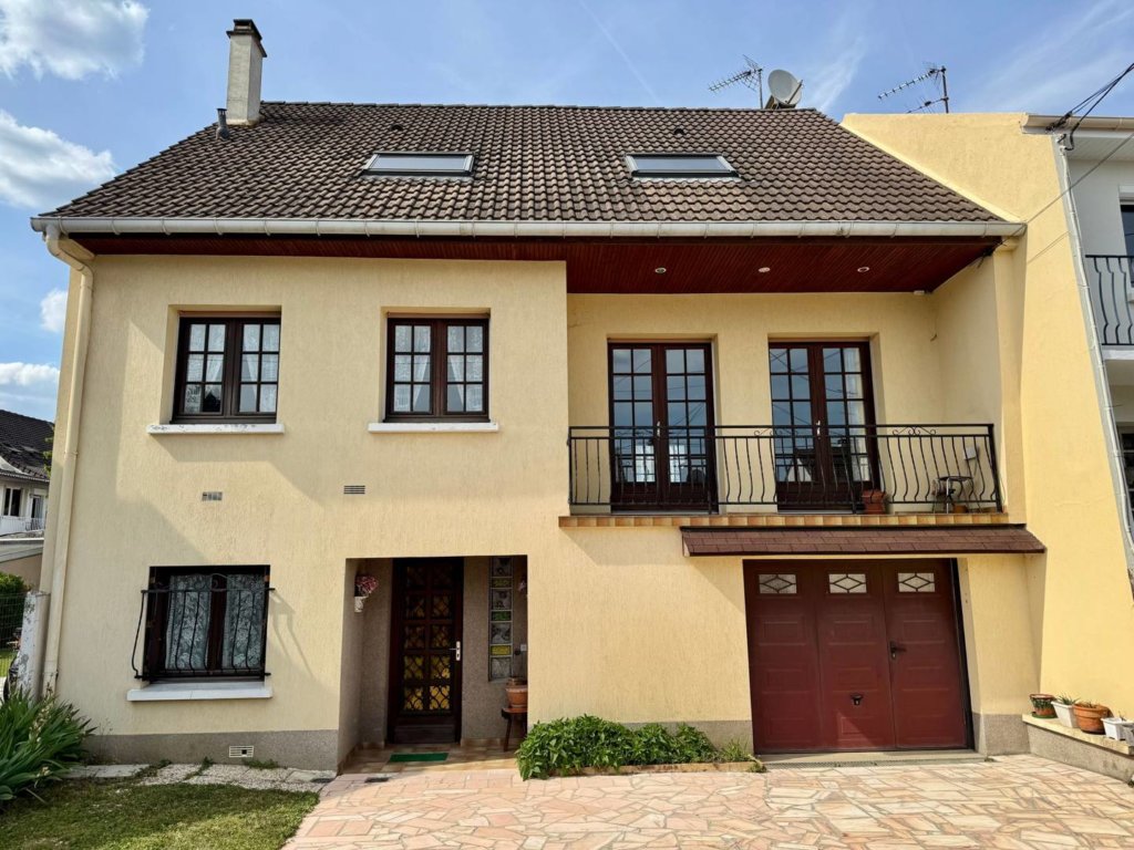 Maison à Pontault-Combault 159m²  1