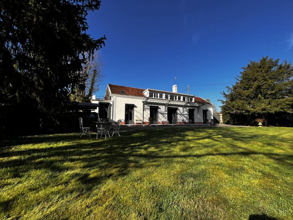Maison à Rozay-en-Brie 250m²  1