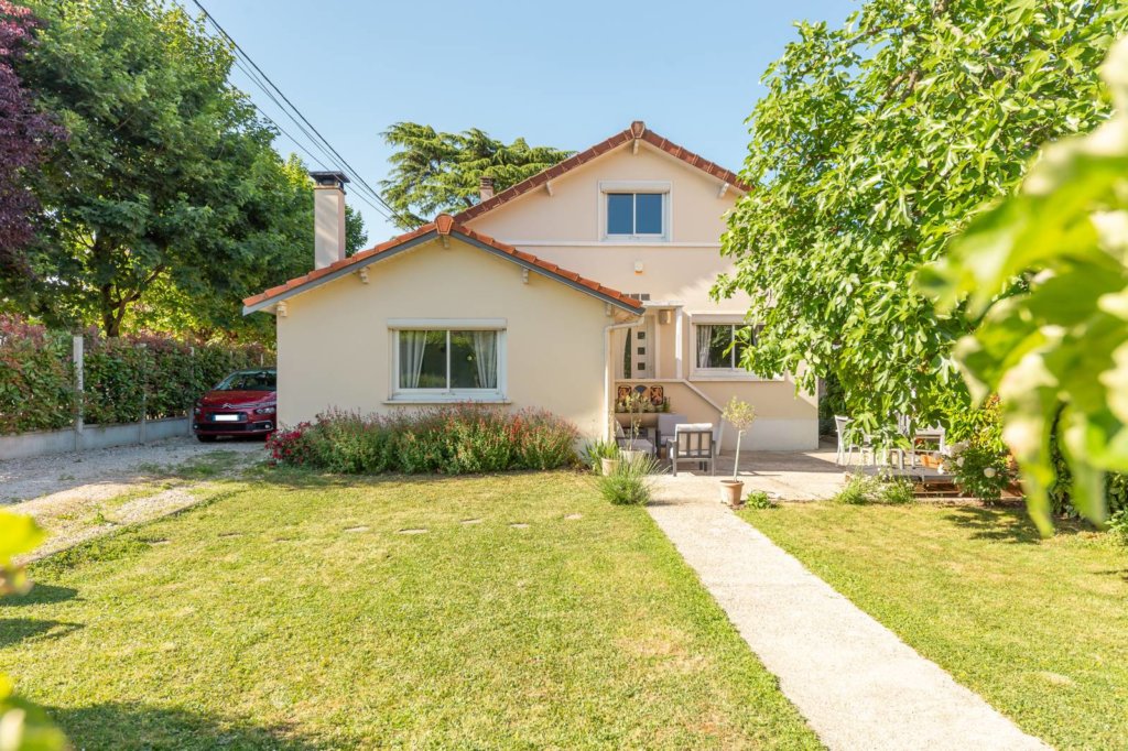 Maison à Pontault-Combault 102m²  1