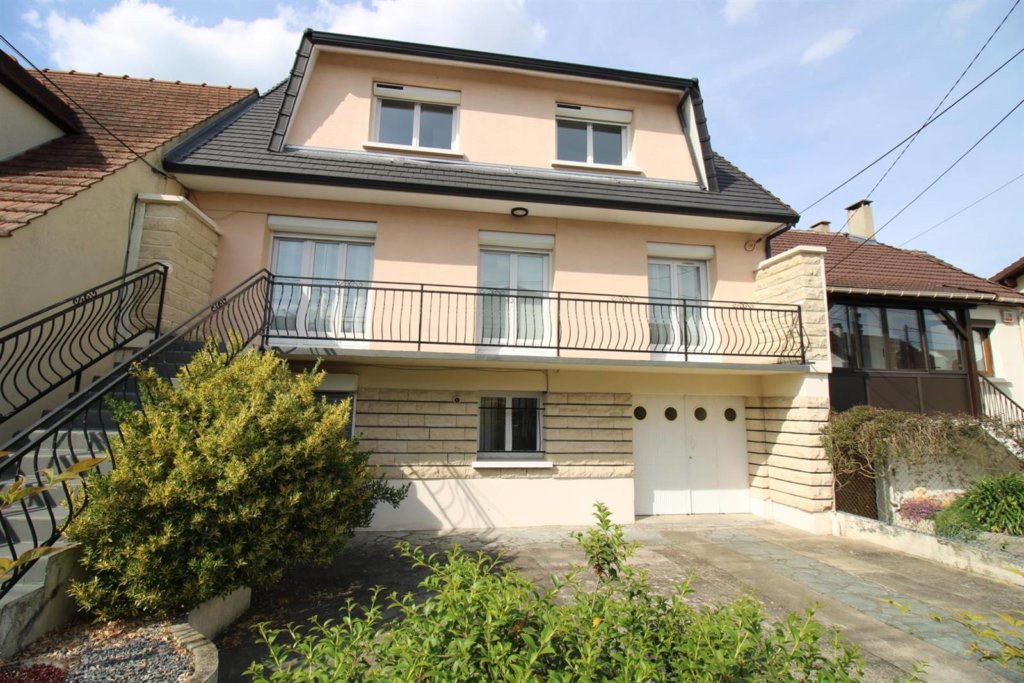 Maison à Pontault-Combault 177m²  1