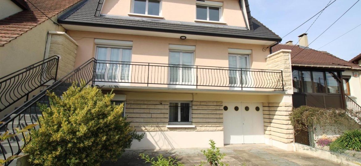 Maison à Pontault-Combault 177m²  1