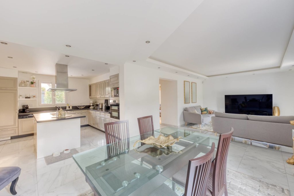 Maison à Ozoir-la-Ferrière 123m² 1 1