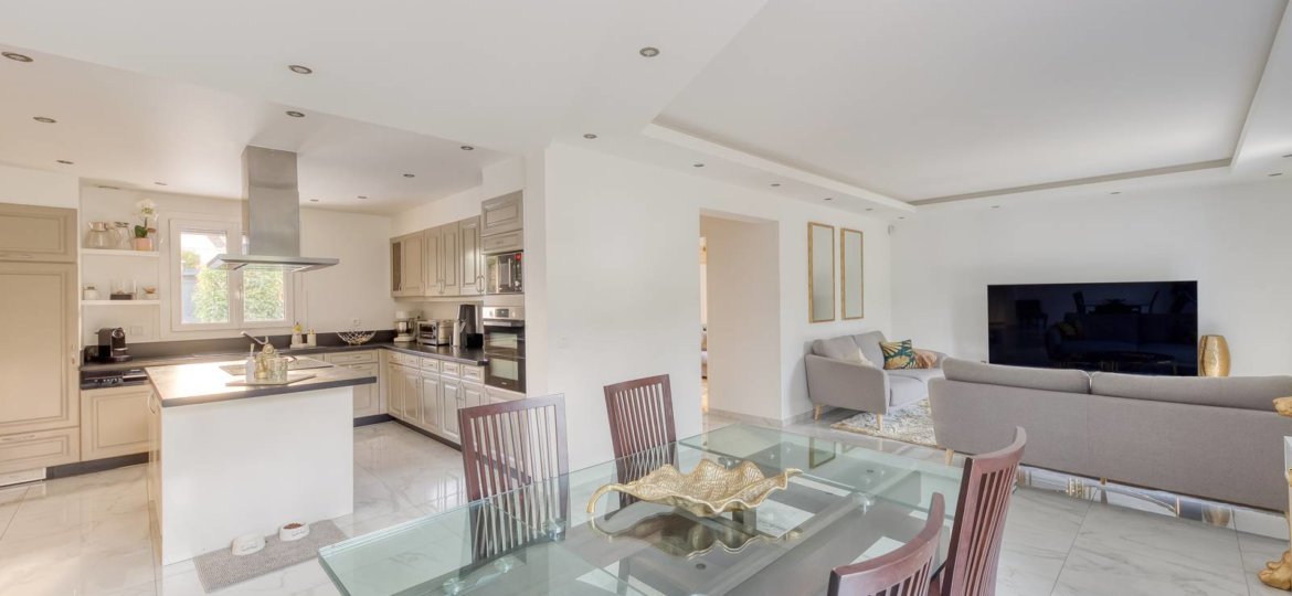 Maison à Ozoir-la-Ferrière 123m² 1 1