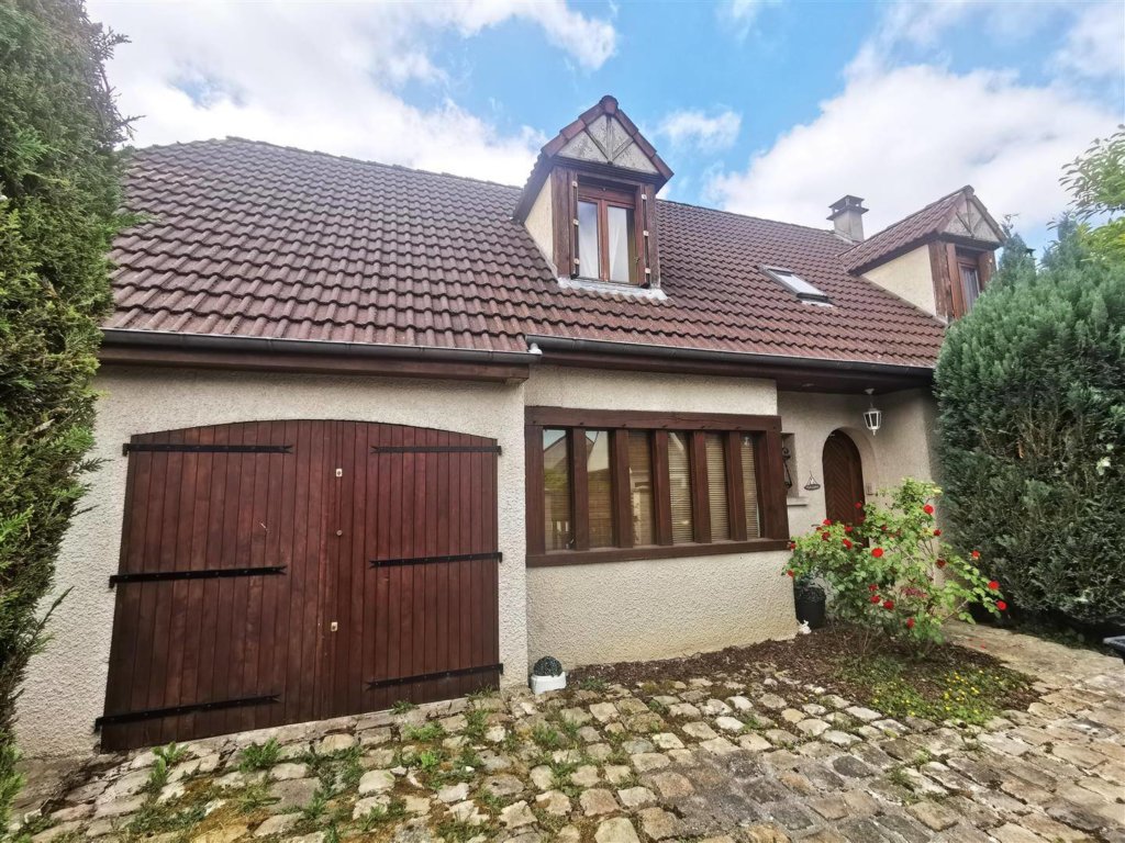 Maison à Roissy-en-Brie 132m²  1