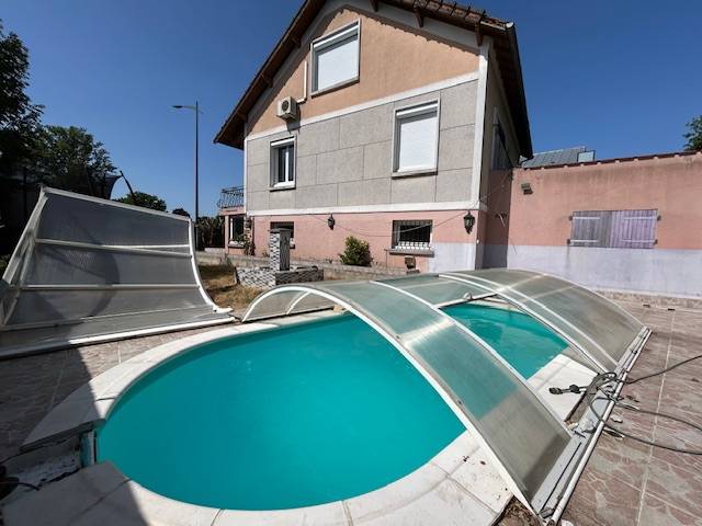 Maison à Ozoir-la-Ferrière 202m²  1