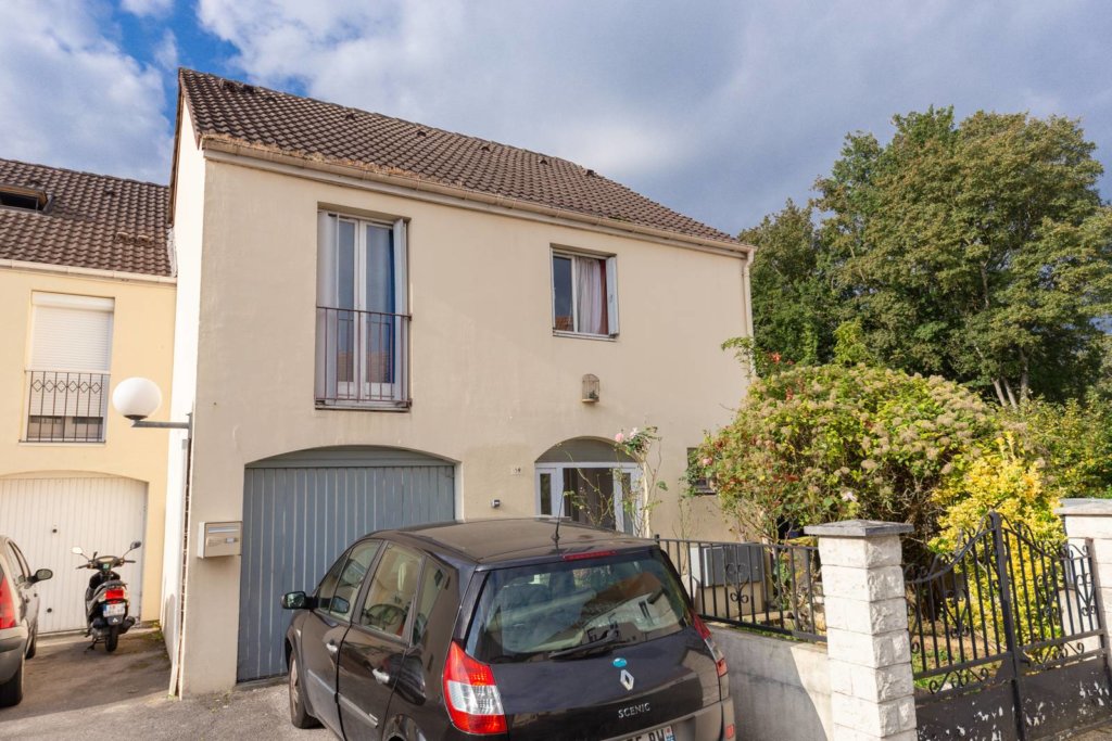 Maison à Roissy-en-Brie 97m²  1