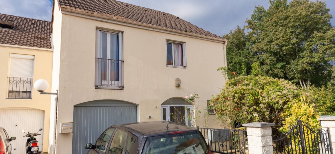 Maison à Roissy-en-Brie 97m²  1