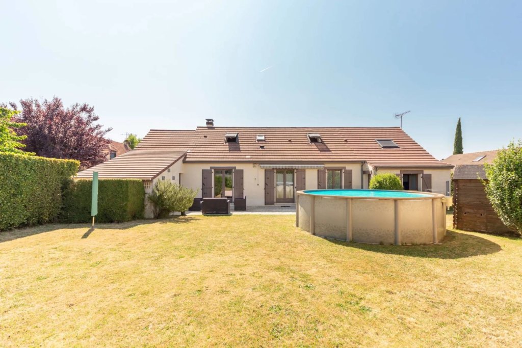 Maison à Les-Chapelles-Bourbon 106m²  1