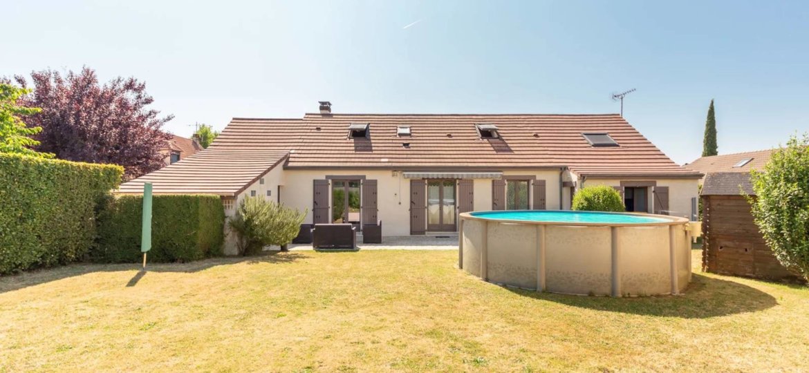 Maison à Les-Chapelles-Bourbon 106m²  1