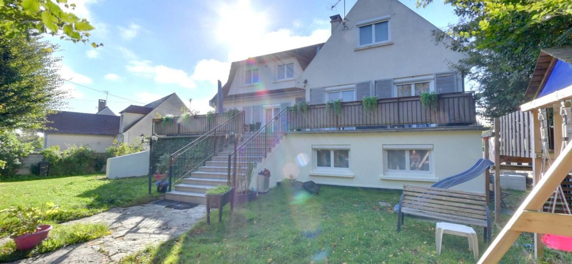 Maison à Ozoir-la-Ferrière 250m²  1