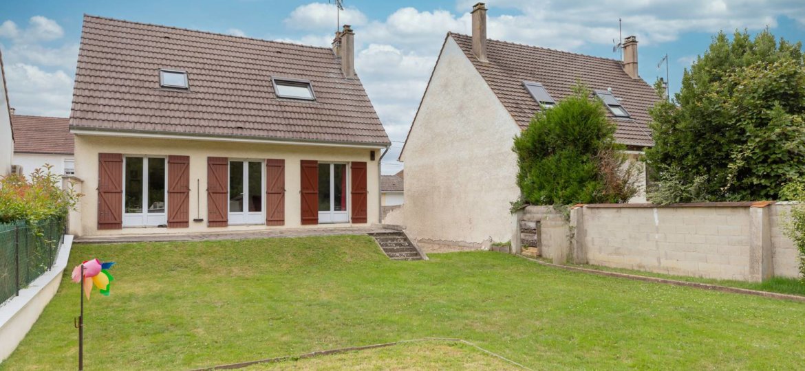 Maison à Ozoir-la-Ferrière 102m²  1