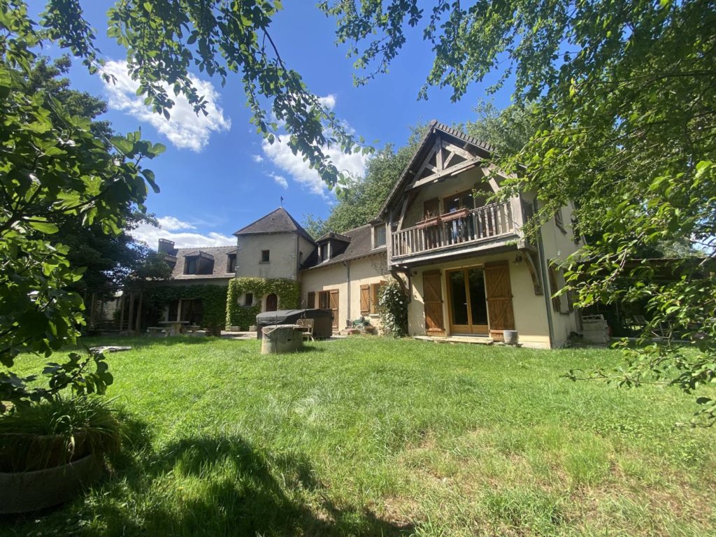 Maison à Bannost-Villegagnon 330m²  1