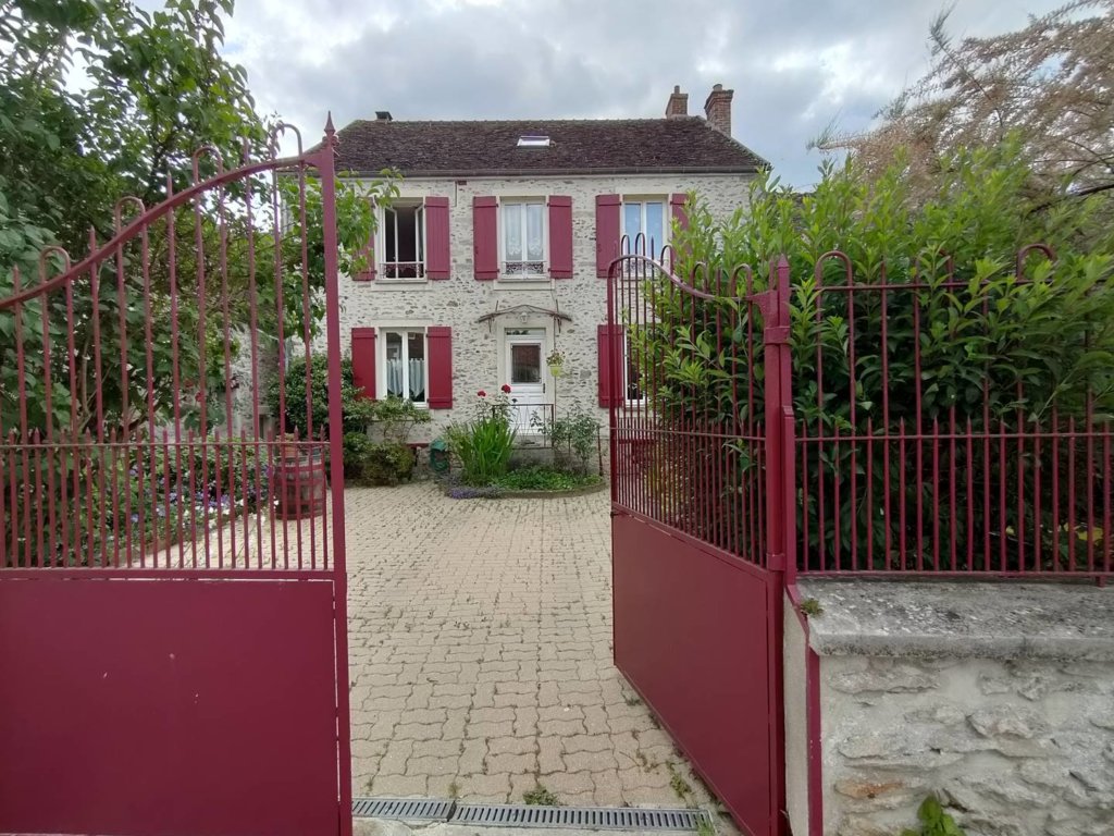Maison à Bombon 144m²  1