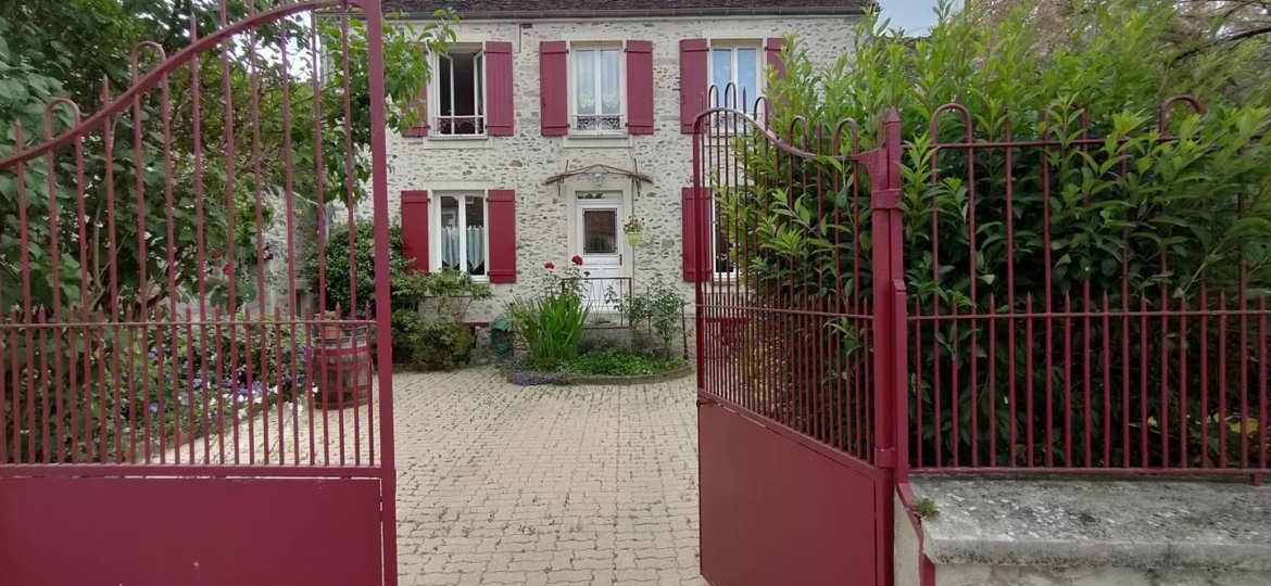 Maison à Bombon 144m²  1