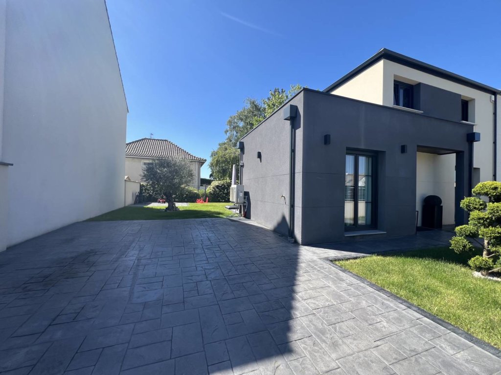 Maison à Fontenay-Trésigny 98m²  1