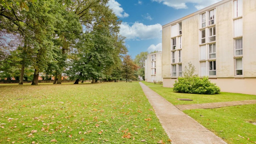 Appartement à LE PLESSIS-TREVISE 70