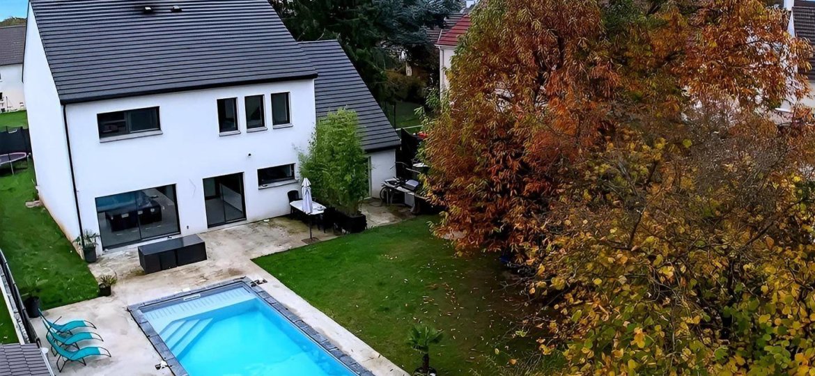 Maison à BRIE COMTE ROBERT 209m²  1