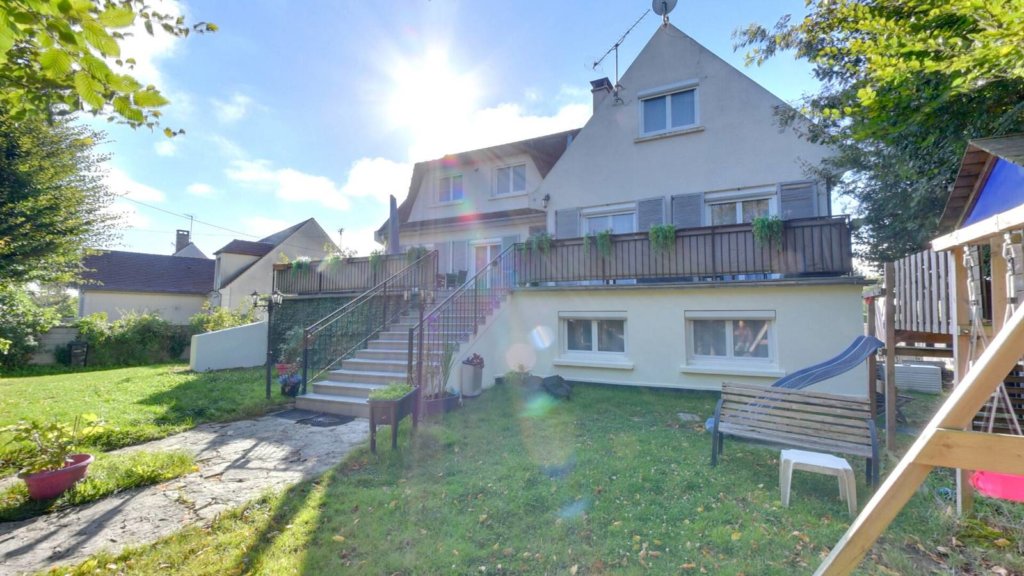 Maison à Ozoir-la-Ferrière 250m² 1 1