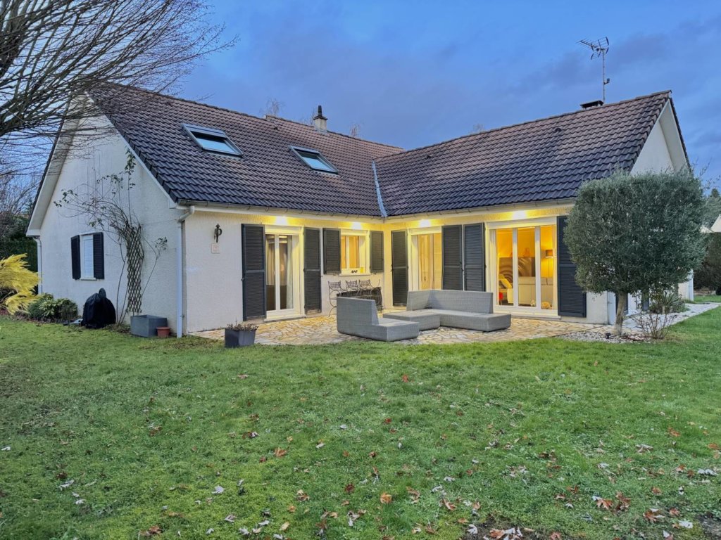 Maison à Ozoir-la-Ferrière 213m²  1