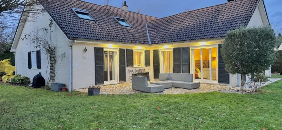 Maison à Ozoir-la-Ferrière 213m²  1