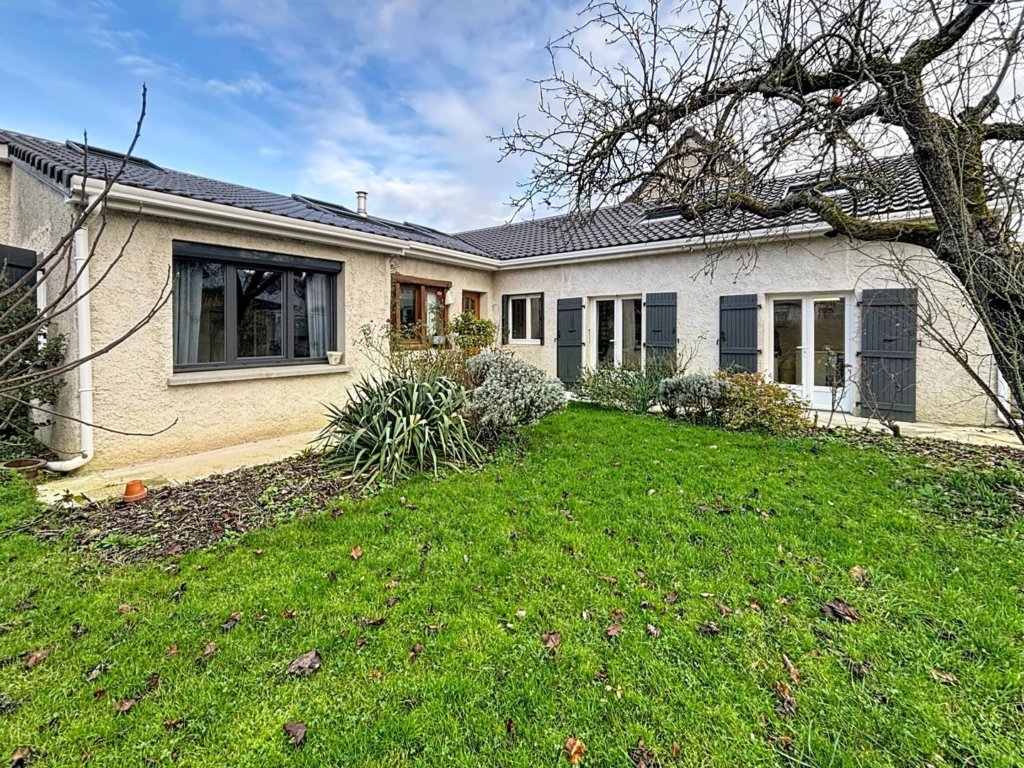 Maison à Roissy-En-Brie 114m²  1